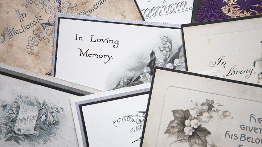 How to Prepare Funeral Memorial Cards